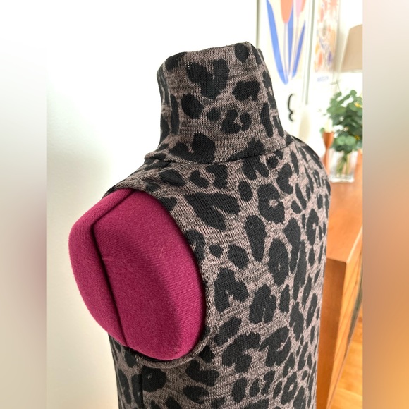 FAB’RIK Sleeveless High Neck Leopard Print Dress! Size S/M (with pockets!) - Picture 6 of 12